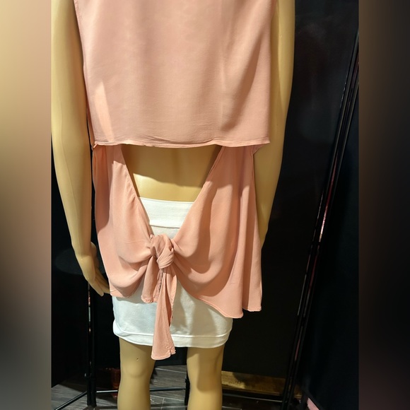 BCBGeneratio peach/pink tie back, sleeveless blouse. Sz M - Picture 4 of 8